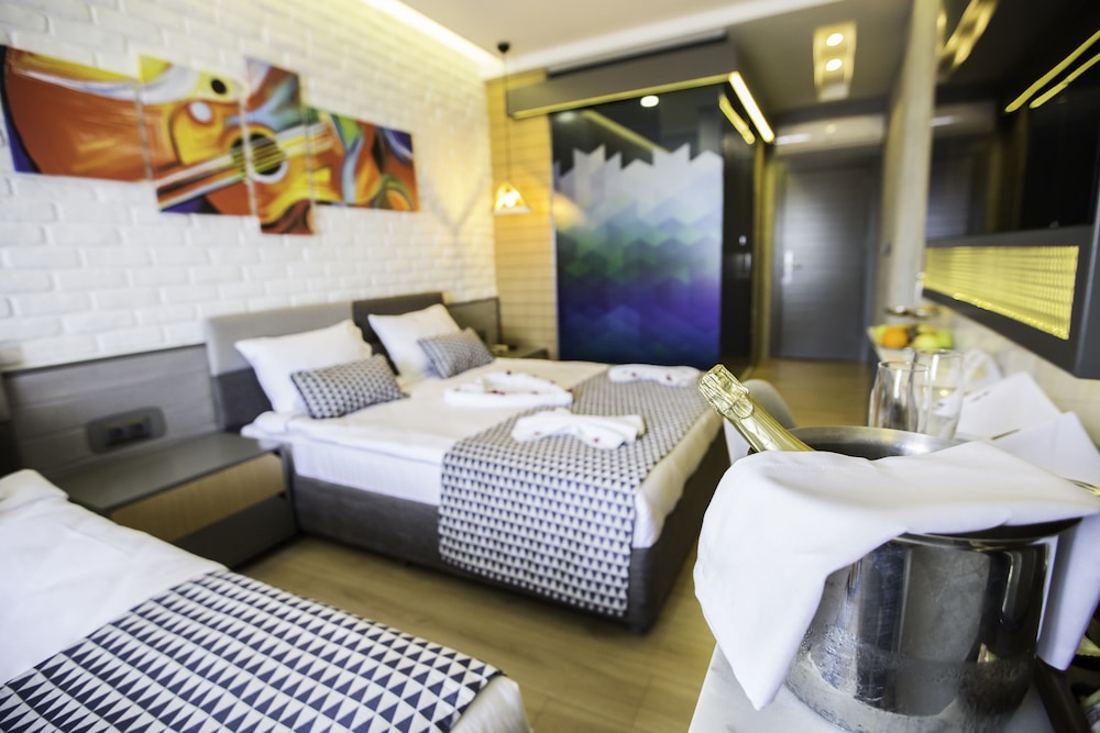 Deluxe Quadruple Room