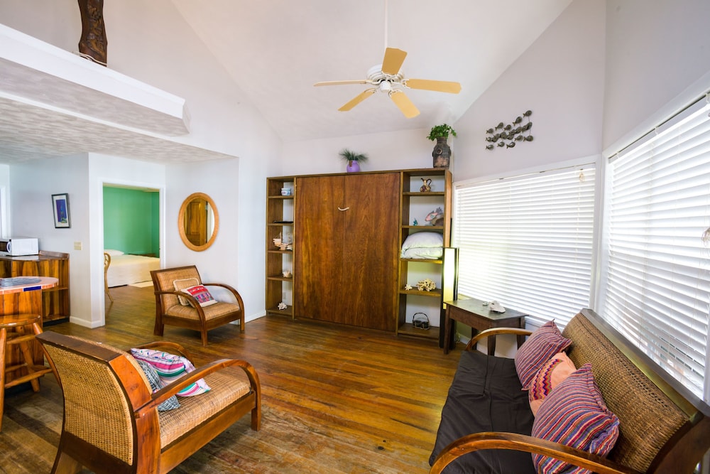 #23 (2BR, 2BA King Beach House: 2 King + 2 Murphy) photo 1