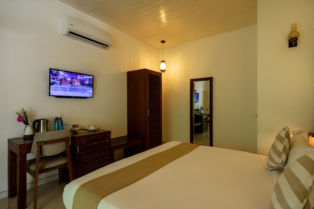 Deluxe Double Room, 1 King Bed, Non Smoking, Garden View photo 3