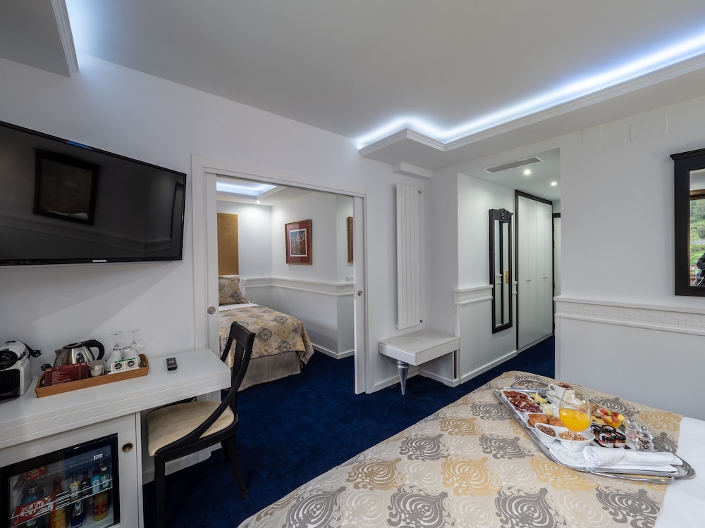 Family Room, 2 Bedrooms, Connecting Rooms, Mountain View