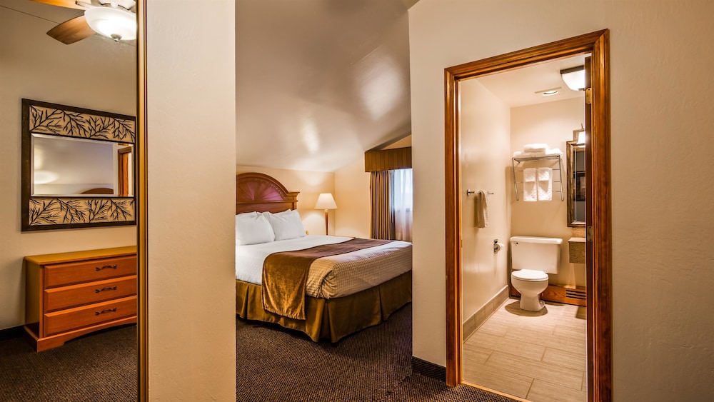 Suite, 1 Queen Bed, Kitchenette, Harbor View (with Sofabed)
