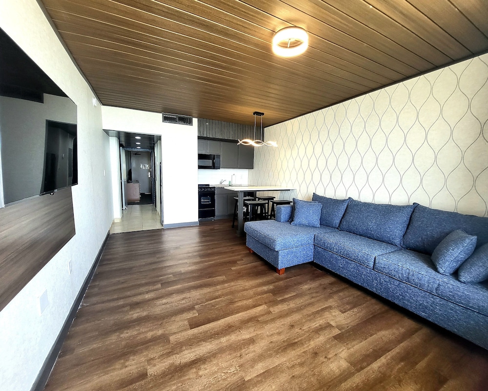 Deluxe Room, 1 King Bed with Sofa bed, Balcony, Ocean View photo 1
