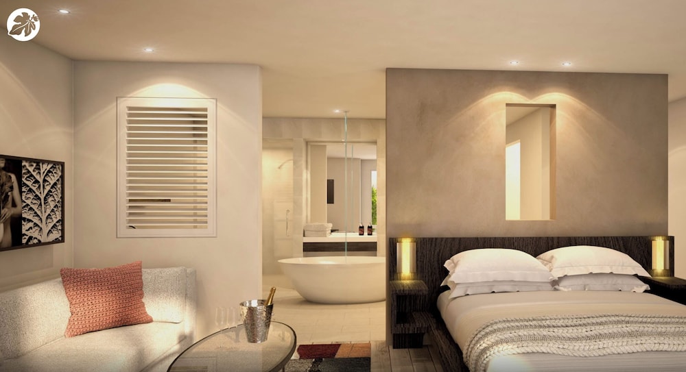 Suite, 1 King Bed, Garden View (Hearing Accessible)