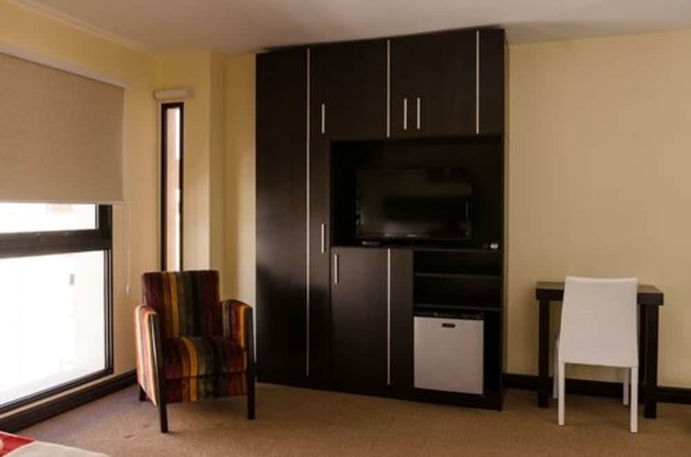 Superior Room, 1 King Bed photo 3