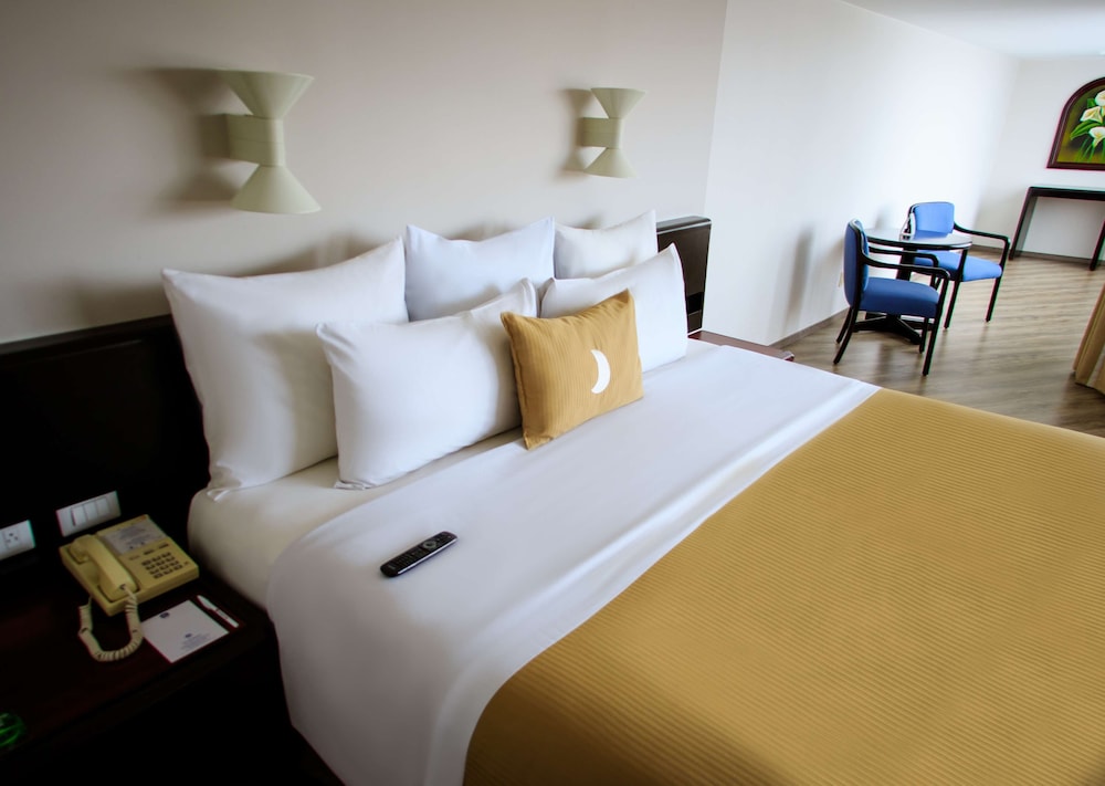 Junior Suite, 1 King Bed, Non Smoking - Photo 5