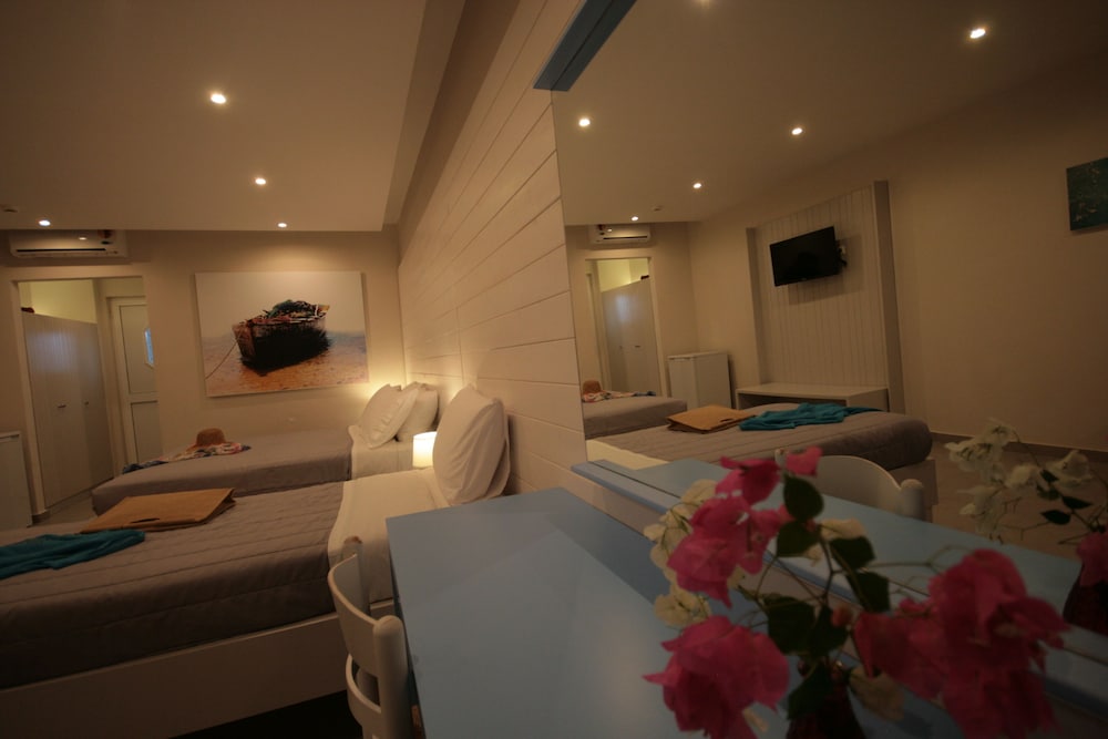 Superior Triple Room, Sea View photo 3