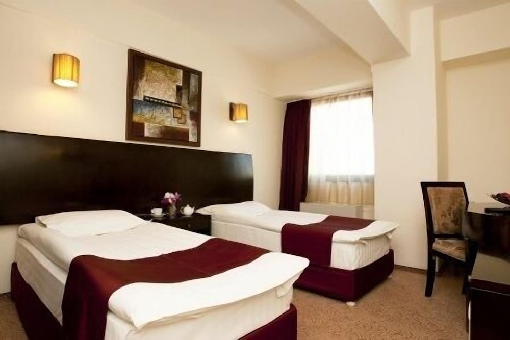 Double or Twin Room with Extra Bed photo 2