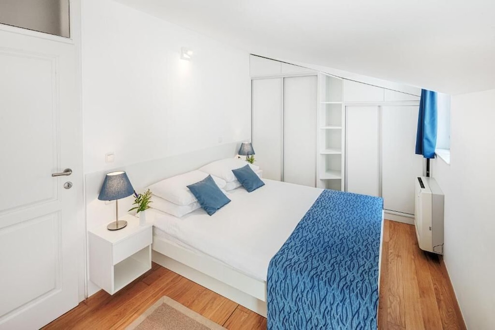 Superior Apartment For 2+2 Old Town View