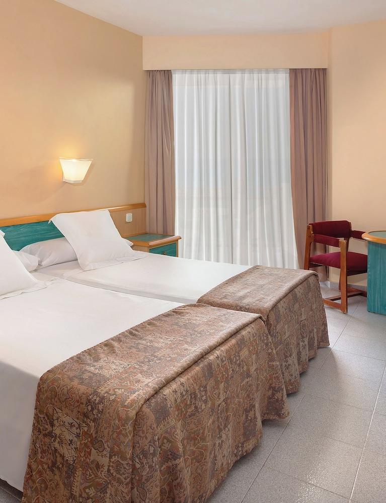 Standard Triple Room (2 Adults + 1 Child)