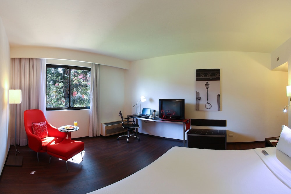 Superior Room, 1 King Bed - Photo 3