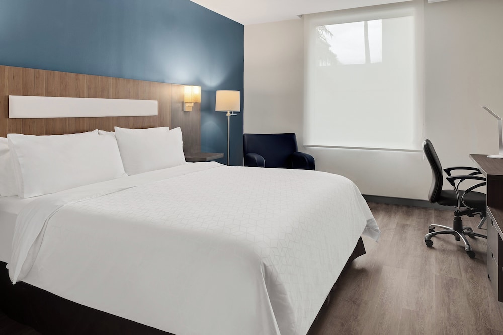 Standard Room, 1 King Bed, Accessible - Photo 2