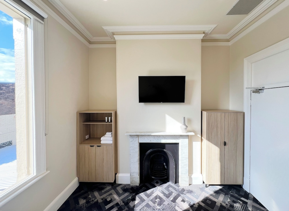Double Room with Shared Bathroom photo 2