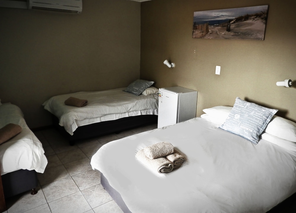 Family Room, 1 Bedroom (4 Bed Family Room) photo 3