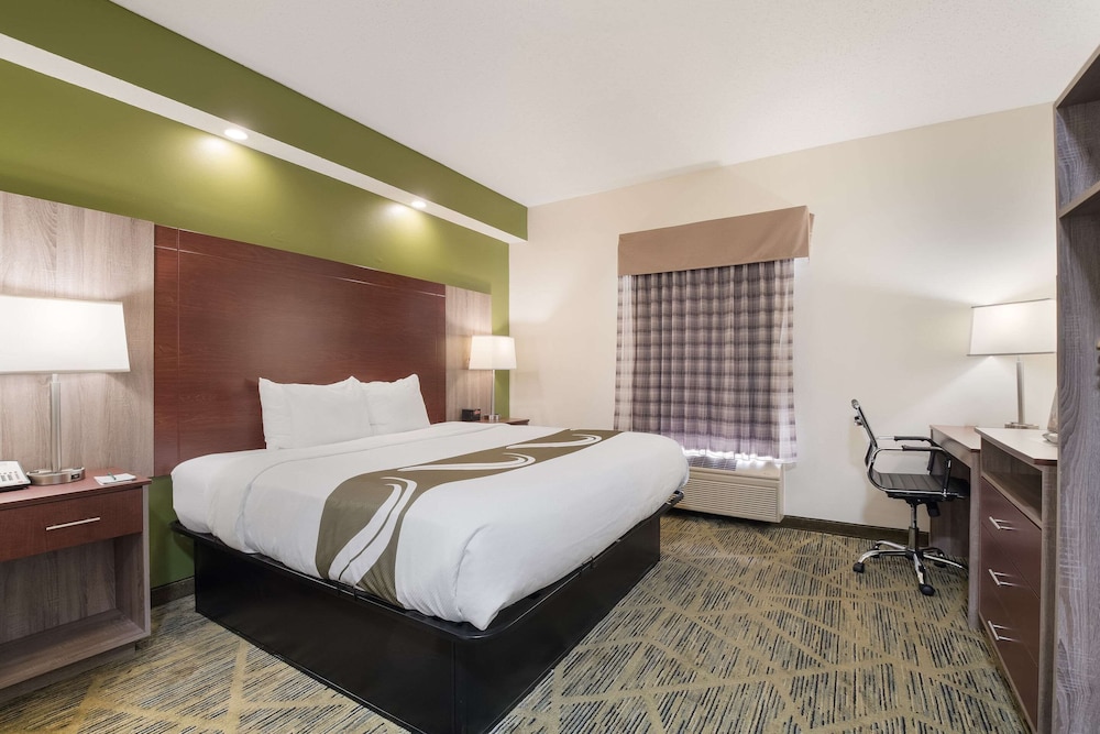 Suite, 1 King Bed with Sofa bed, Accessible, Non Smoking - Photo 3