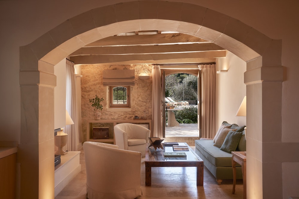 Stone House suite Borealis thumbnail 5