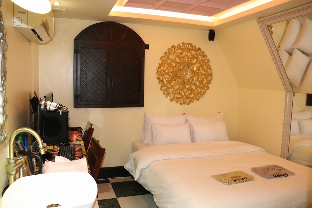 Premium Room - Photo 7