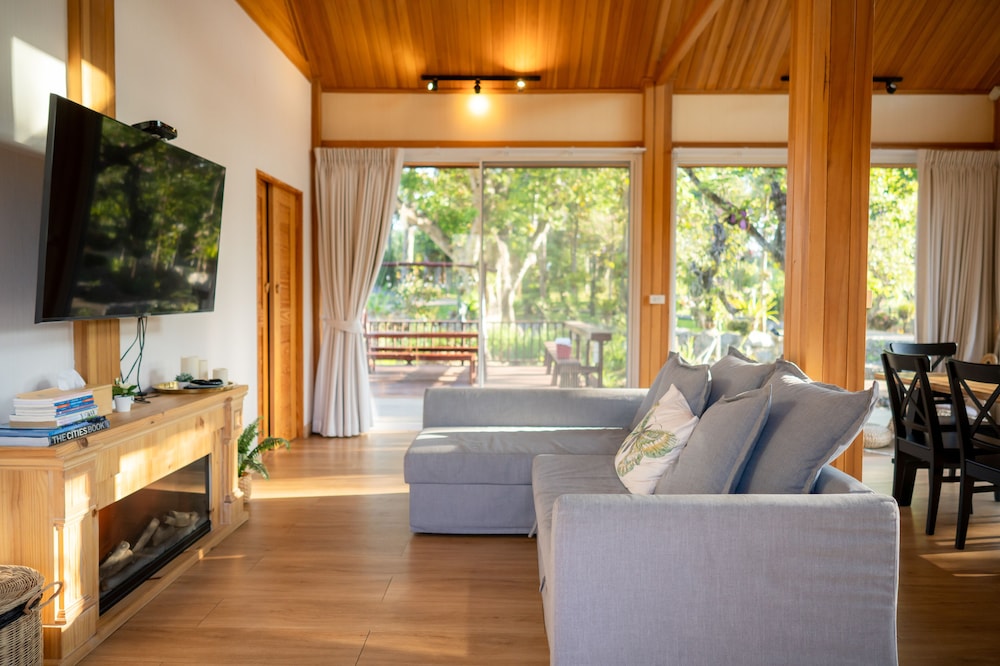 Two Bedroom Suite with Kitchen (Breakfast Included, Dinner Not Included) - Photo 4