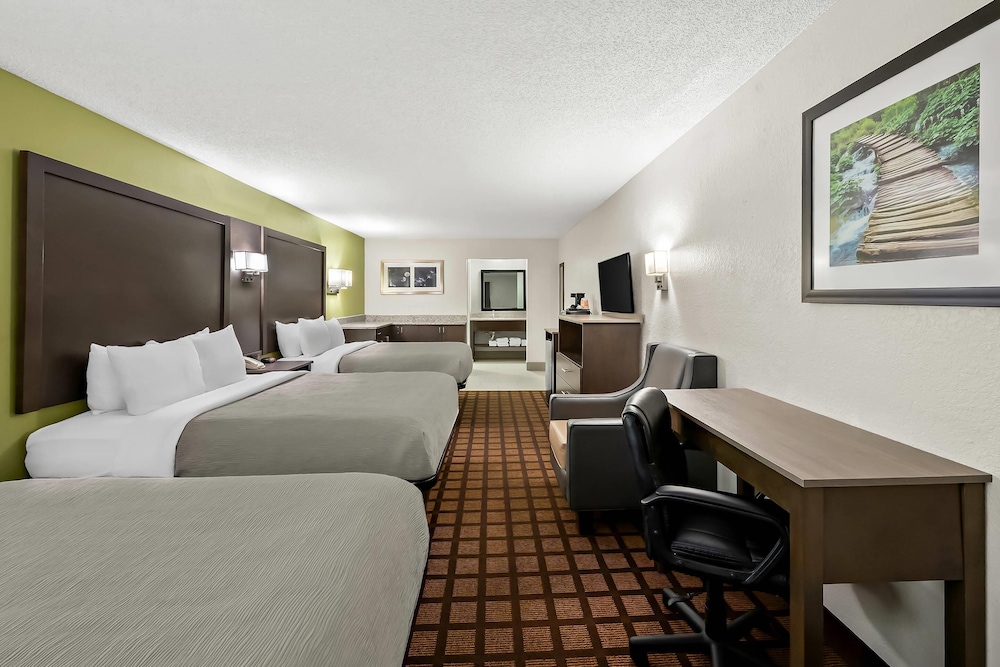 Standard Room, Multiple Beds, Non Smoking - Photo 4