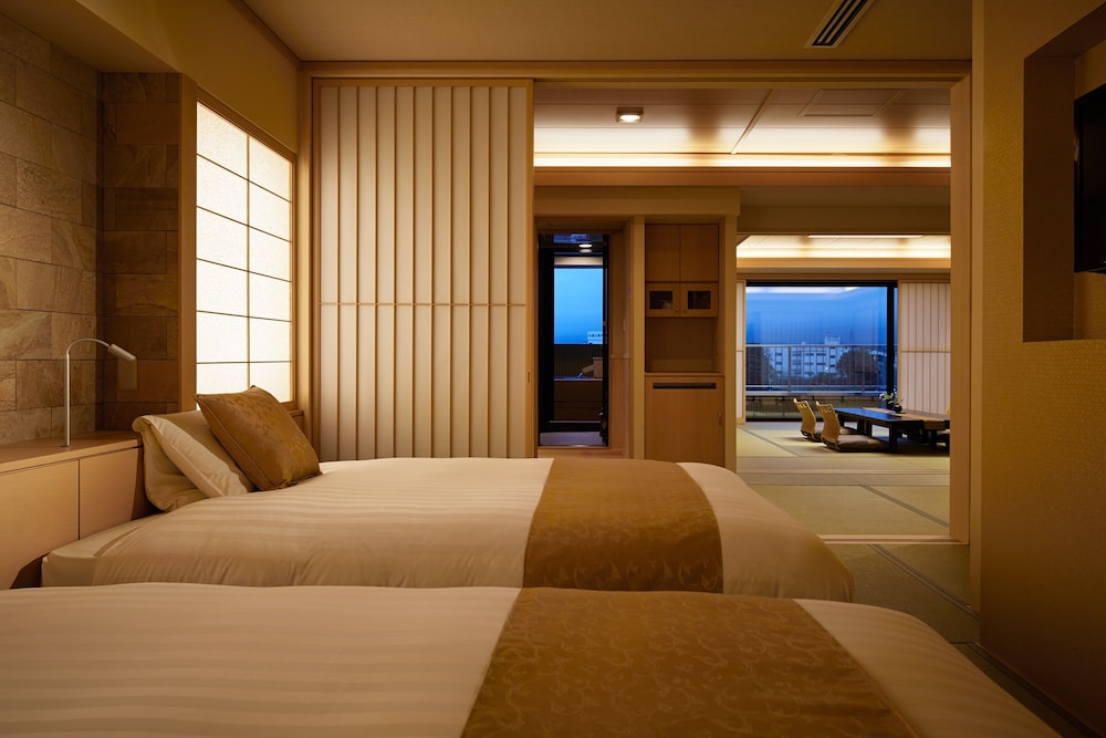 Japanese Western Style Deluxe Room with Open Air Bath, Mountain View