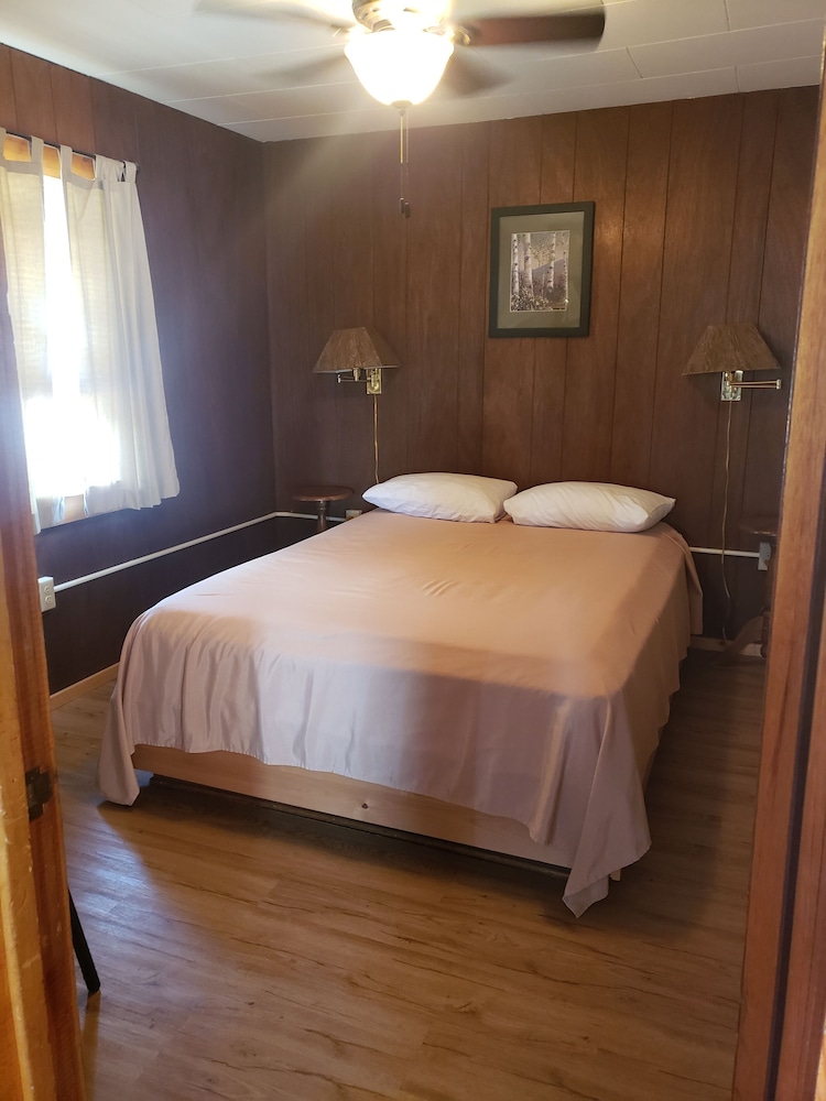 Basic Cabin photo 1