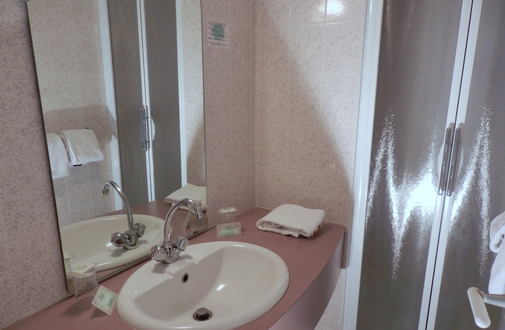 Classic Double Room - Photo 9