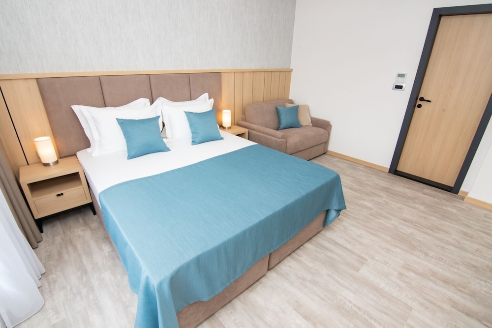 Standard Triple Room - Photo 8