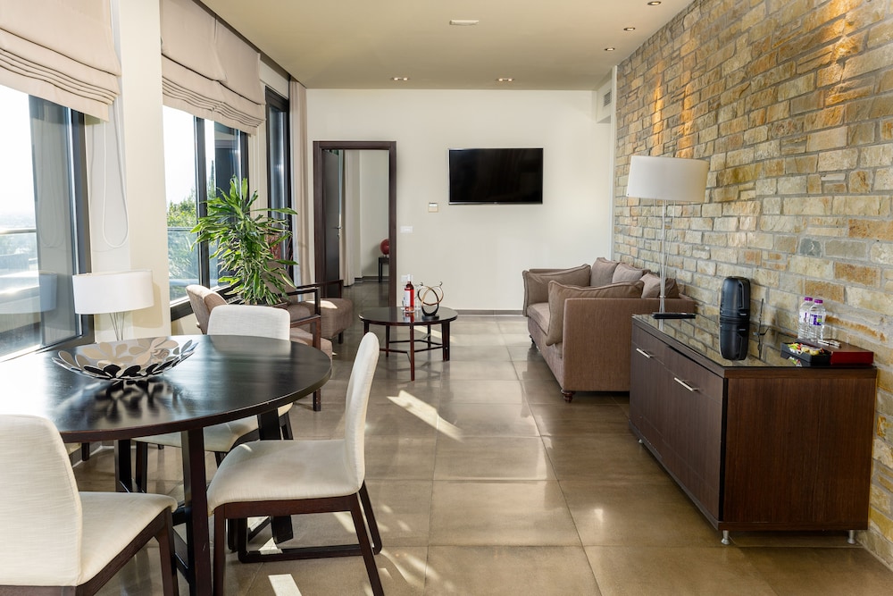 Suite (Panoramic View) - Photo 4