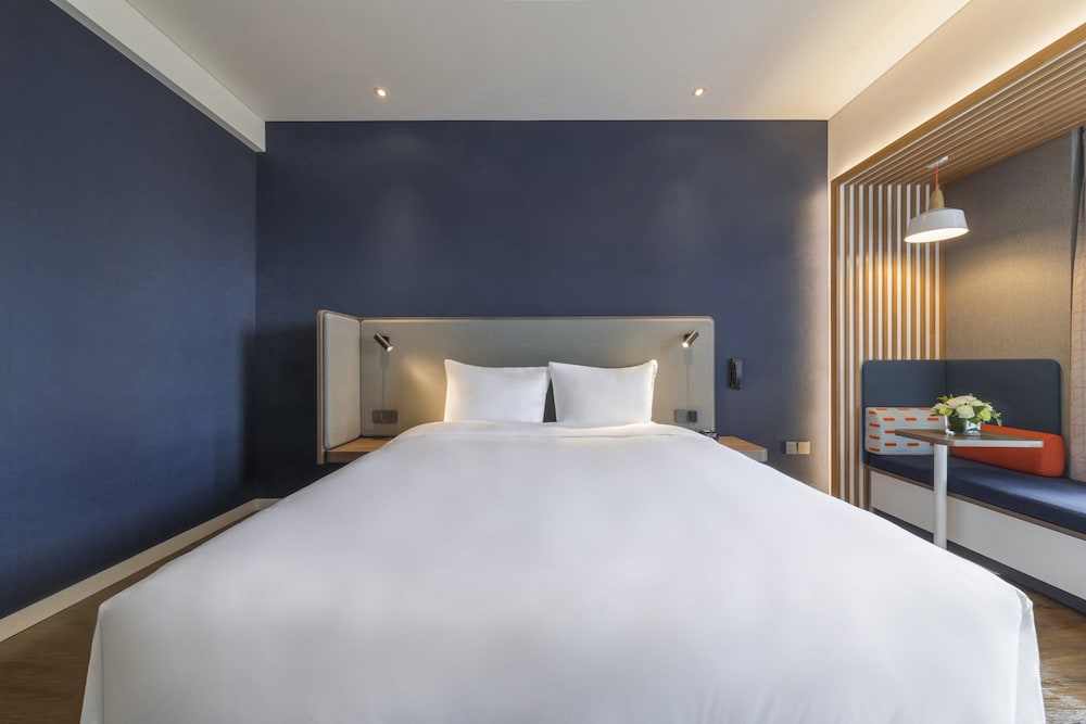 Standard Room, 1 King Bed - Photo 1