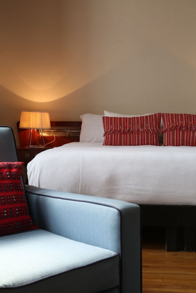 Suite with street view
