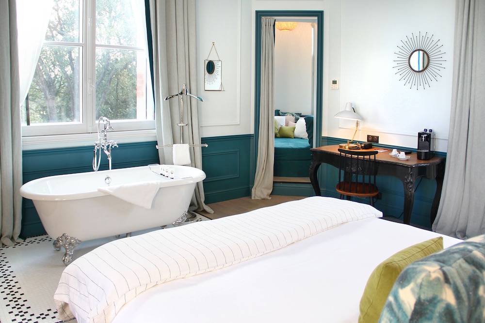 Romantic Suite, Non Smoking, Sea View (Main building) - Photo 1