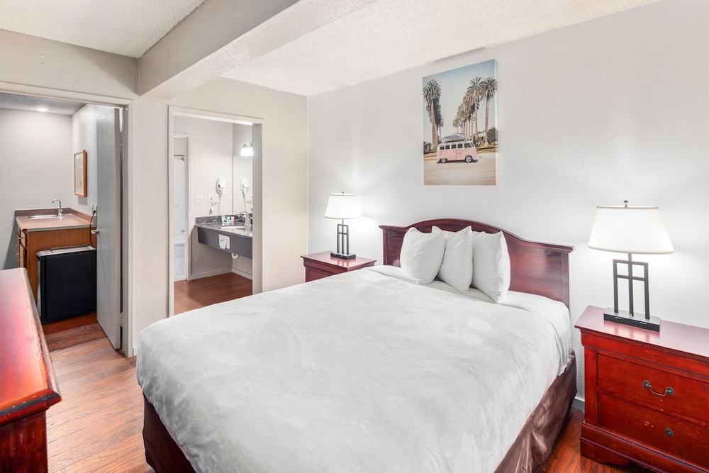 Room, 1 Queen Bed - Photo 2