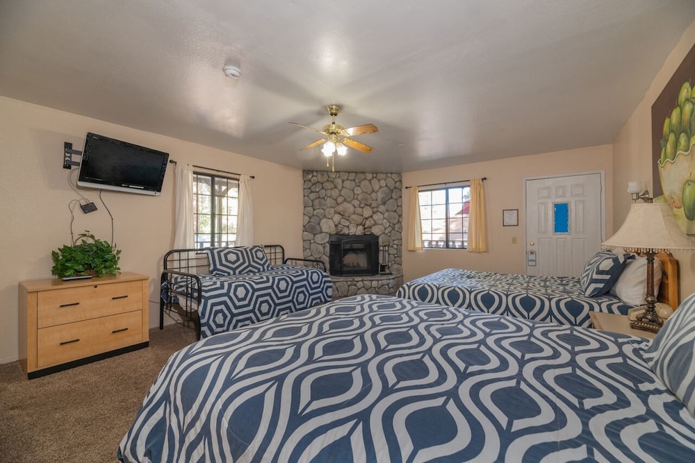 Double Room, 2 Queen Beds, Fireplace (Wood Burning)
