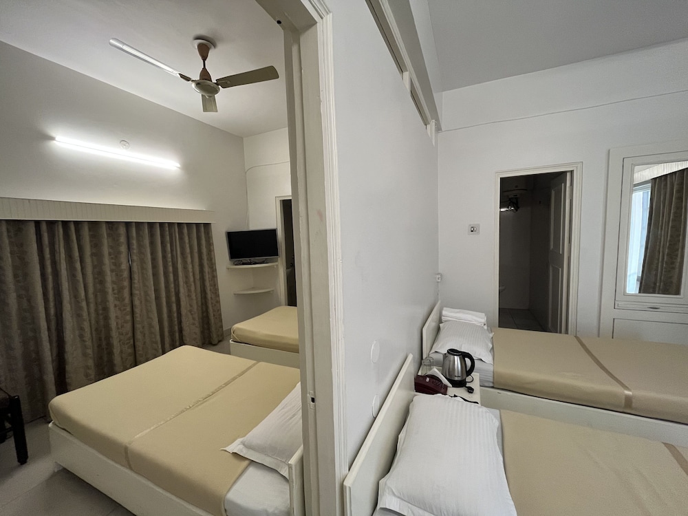 Economy Quadruple Room - Photo 2