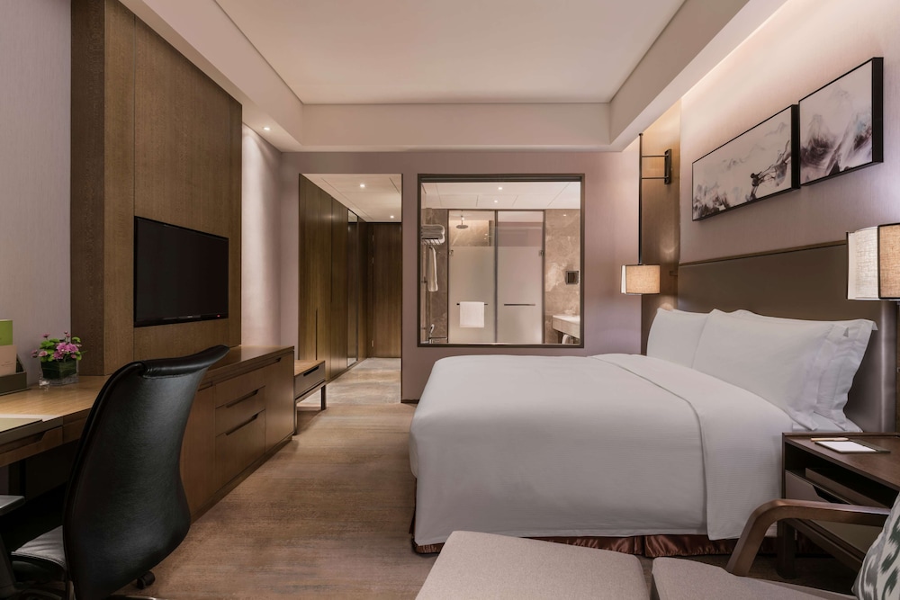 Superior Single Room, 1 King Bed photo 1