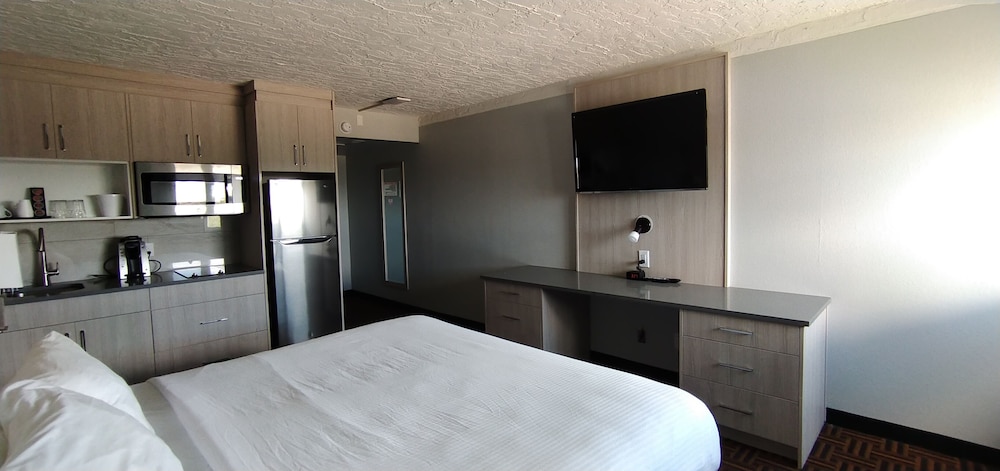 Room, 1 King Bed, Non Smoking (Efficiency) - Photo 2