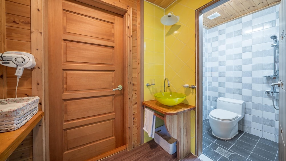Basic Room, 1 Bedroom (Yellow-2) - Photo 7