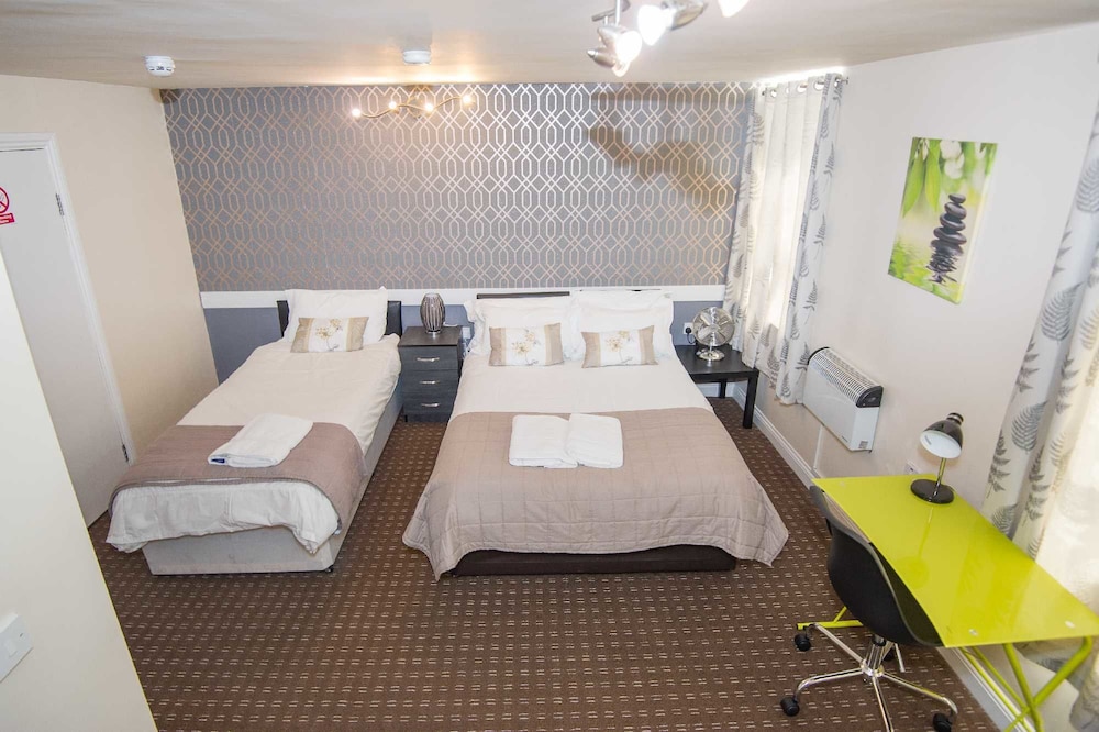 Deluxe Studio, Multiple Beds photo 2