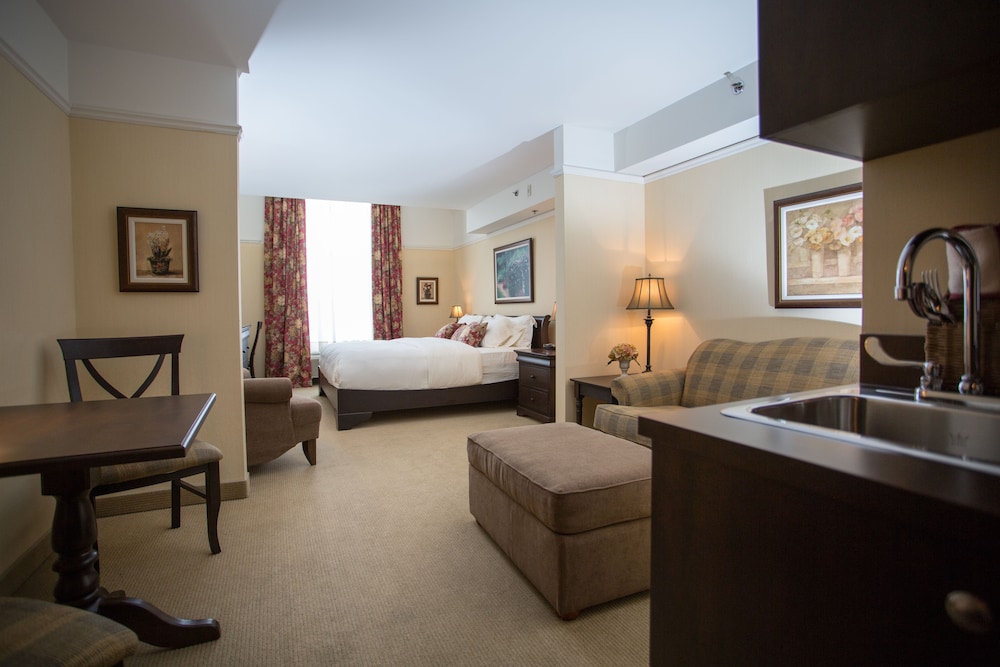 Junior Suite, 1 King Bed With Sofa Bed photo 1