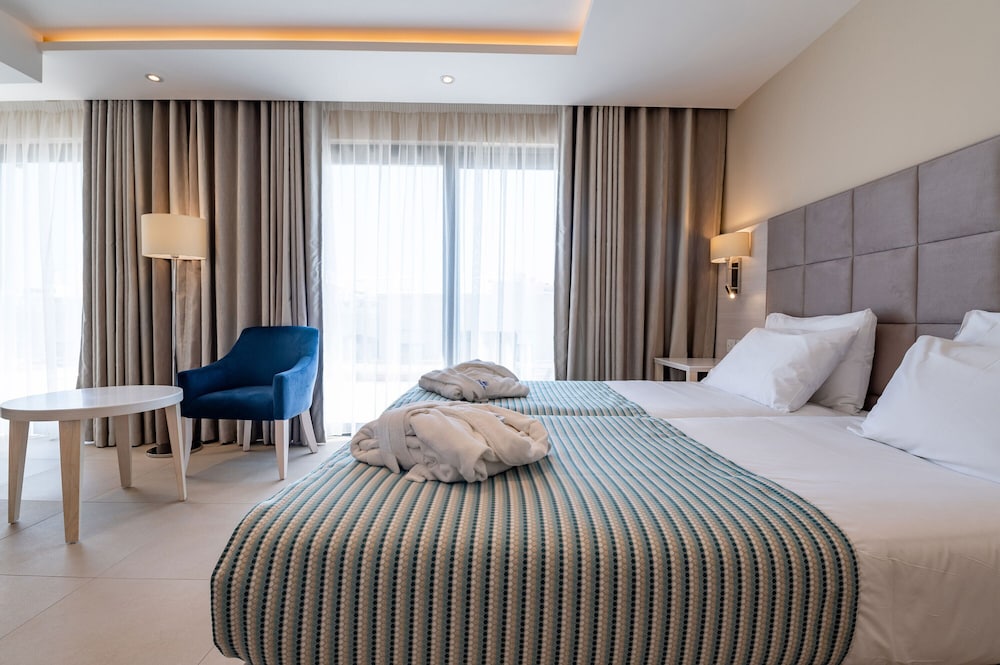 Deluxe Double or Twin Room, Garden View - Photo 4
