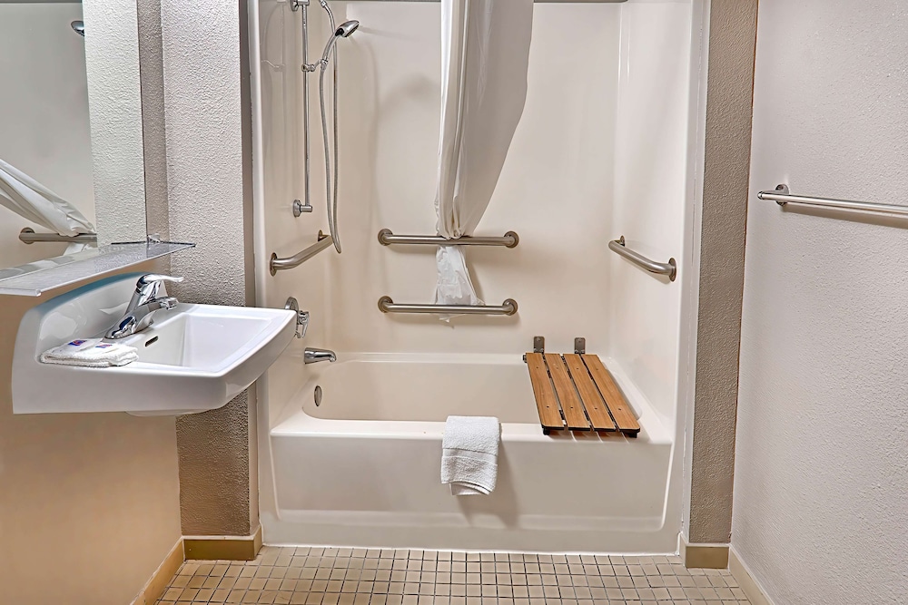 Deluxe Room, 2 Double Beds, Accessible, Non Smoking photo 2