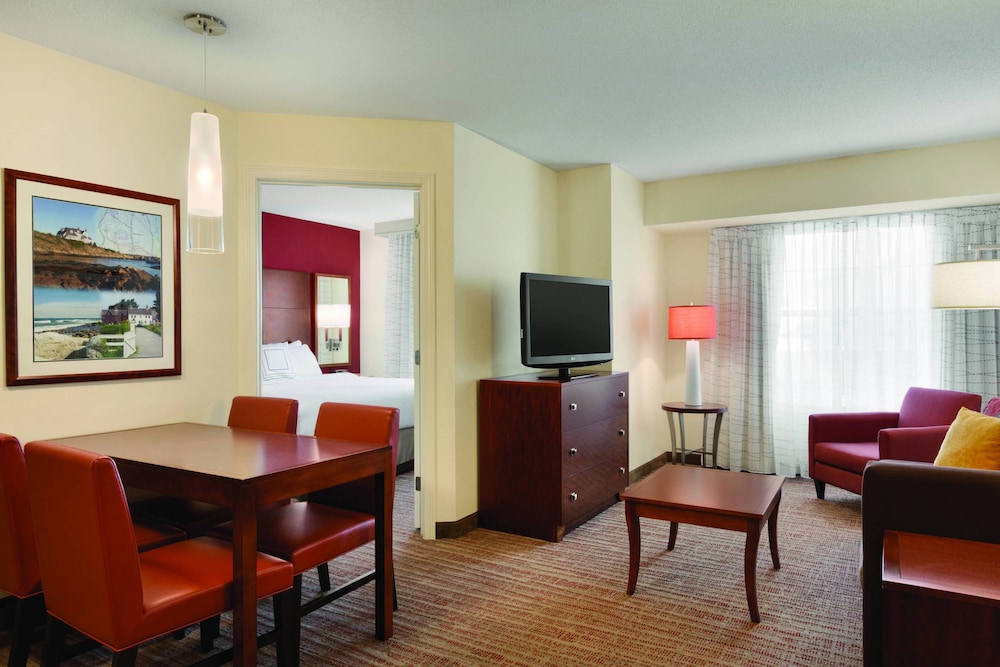 Suite, 2 Bedrooms (Mobility Accessible, Roll-In Shower) photo 2
