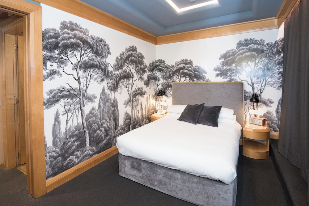 Standard Double Room Single Use thumbnail 5