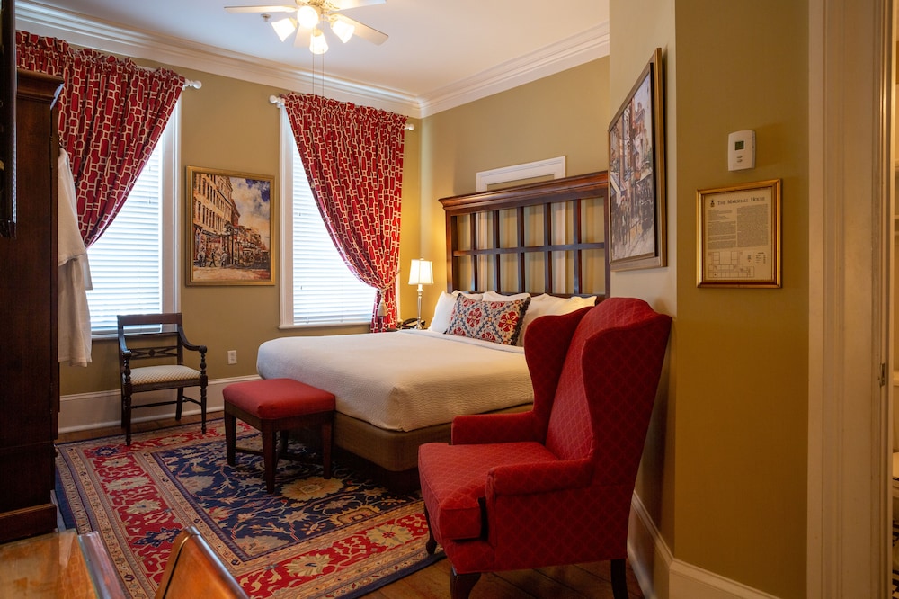 Superior Room, 1 King Bed photo 1