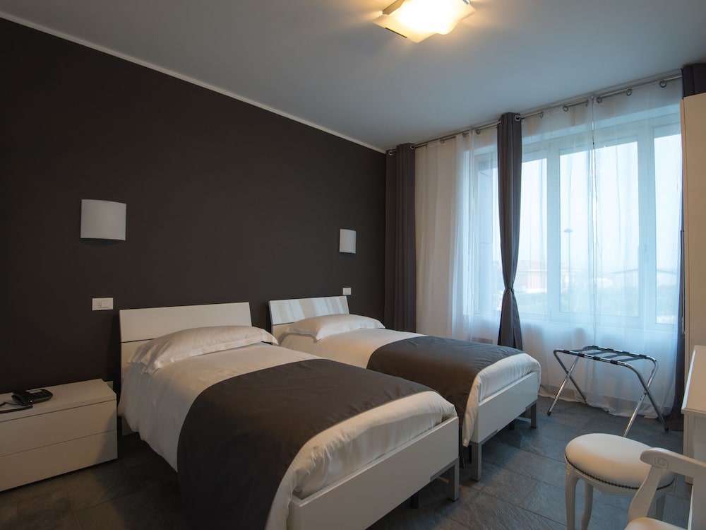 Deluxe Double Or Twin Room photo 2