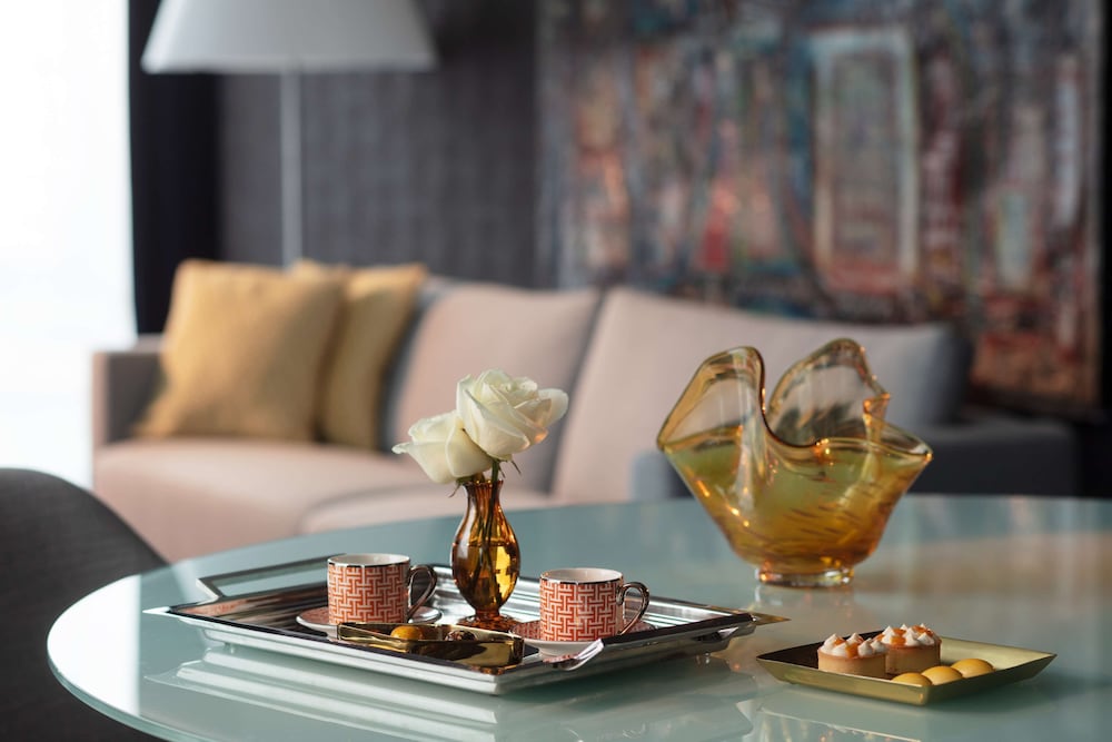 Junior Suite, Corner (View)