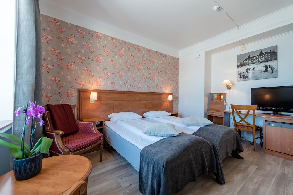 Standard Twin Room, 2 Twin Beds, Mountain View