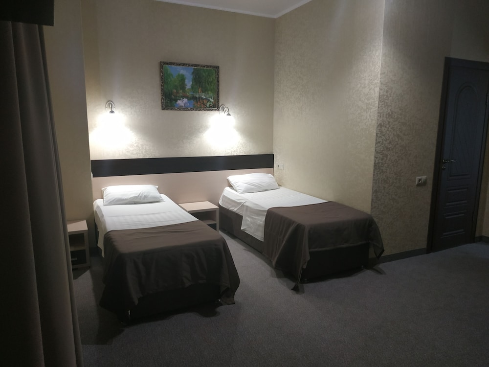 Standard Triple Room, Multiple Beds, Non Smoking photo 1