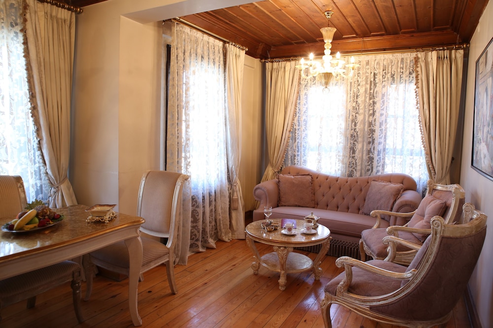 Suite, Corner photo 3
