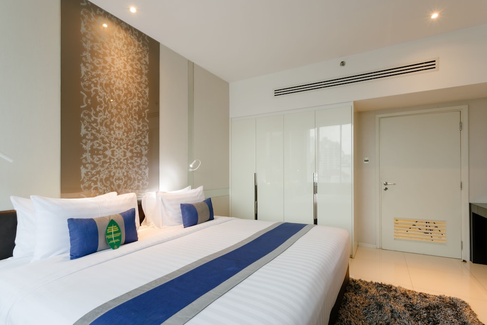 Grand Suite Room thumbnail 6