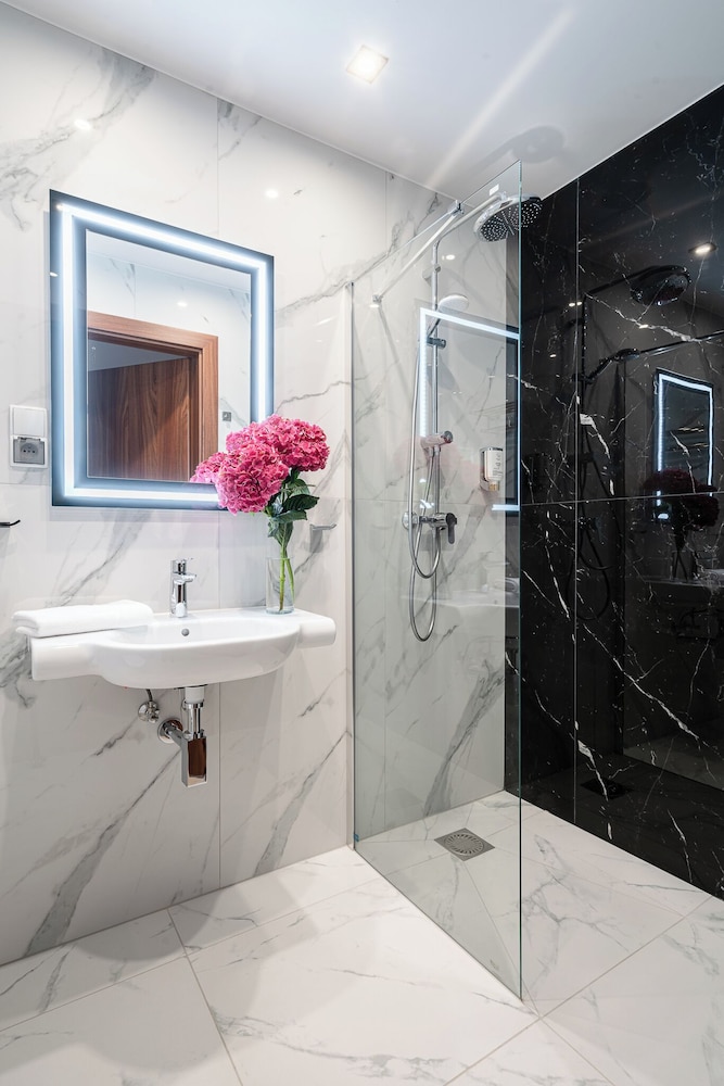 Standard Triple Room - Photo 8